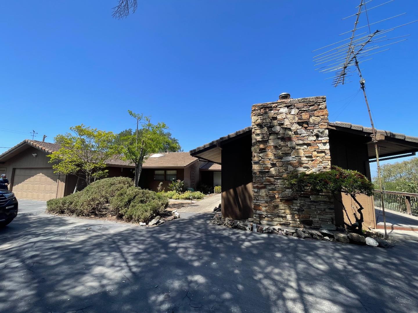 Detail Gallery Image 4 of 4 For 218 Enterprise Rd, Hollister,  CA 95023 - 3 Beds | 2 Baths