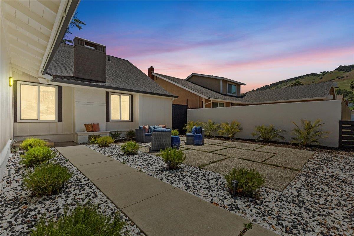 Detail Gallery Image 2 of 56 For 6286 Lean Ave, San Jose,  CA 95123 - 4 Beds | 2 Baths