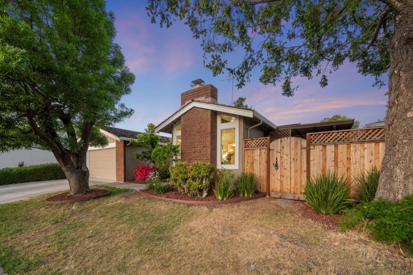Detail Gallery Image 2 of 36 For 221 Drakes Bay Ave, Los Gatos,  CA 95032 - 3 Beds | 2 Baths