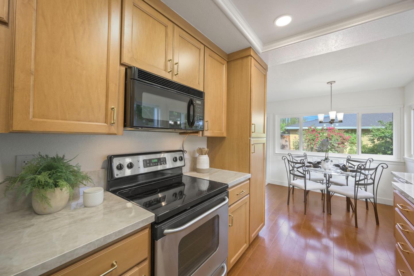 Detail Gallery Image 8 of 36 For 221 Drakes Bay Ave, Los Gatos,  CA 95032 - 3 Beds | 2 Baths
