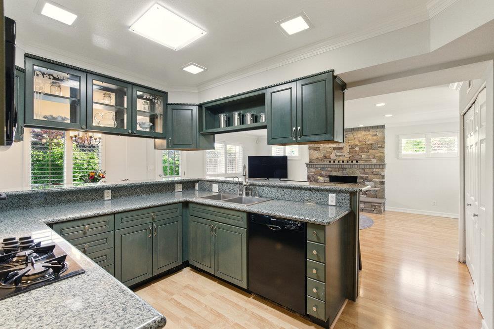 Detail Gallery Image 15 of 51 For 843 S Genevieve Ln, San Jose,  CA 95128 - 3 Beds | 2 Baths