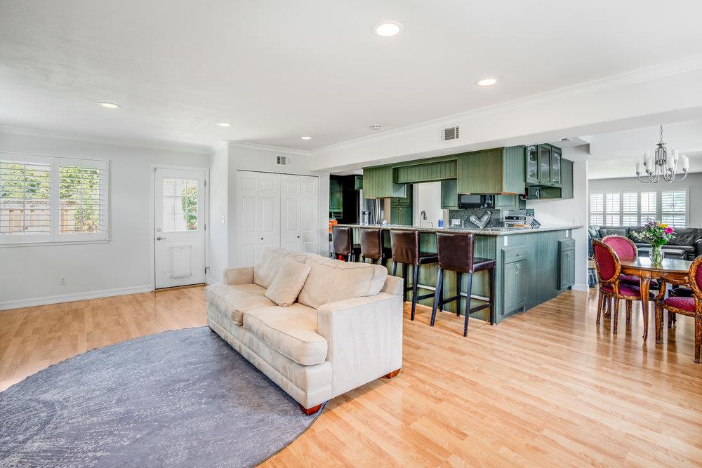 Detail Gallery Image 18 of 51 For 843 S Genevieve Ln, San Jose,  CA 95128 - 3 Beds | 2 Baths