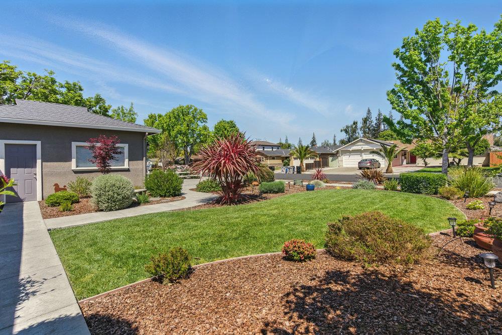 Detail Gallery Image 7 of 51 For 843 S Genevieve Ln, San Jose,  CA 95128 - 3 Beds | 2 Baths