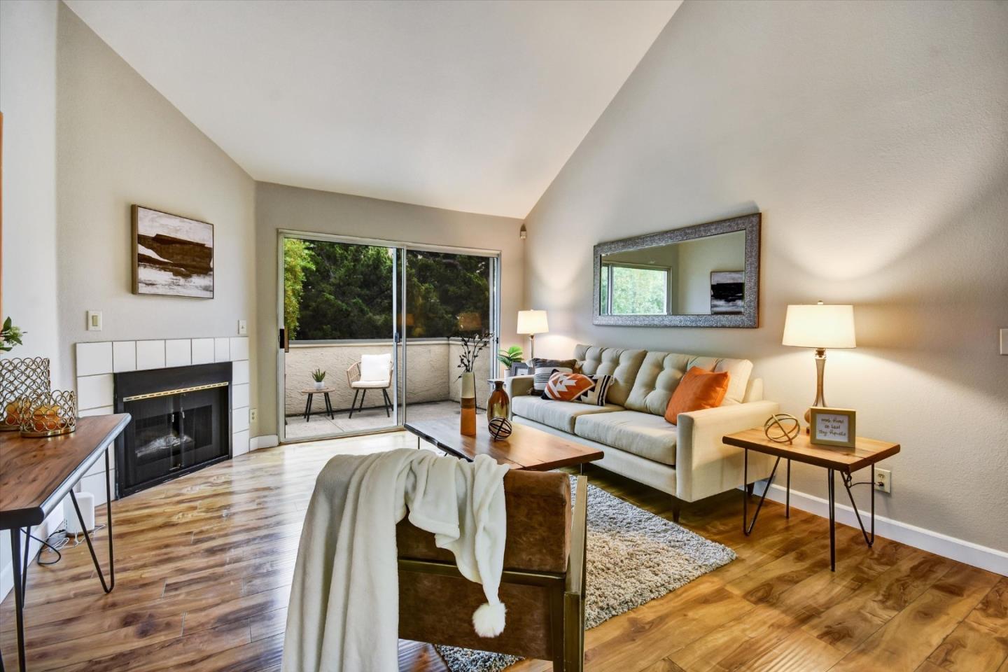 Detail Gallery Image 3 of 37 For 1086 Summerplace Dr, San Jose,  CA 95122 - 2 Beds | 2 Baths