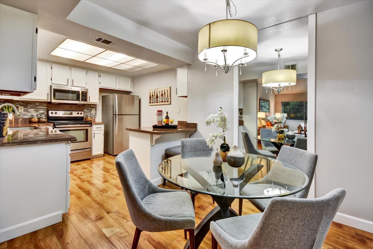 Detail Gallery Image 8 of 37 For 1086 Summerplace Dr, San Jose,  CA 95122 - 2 Beds | 2 Baths