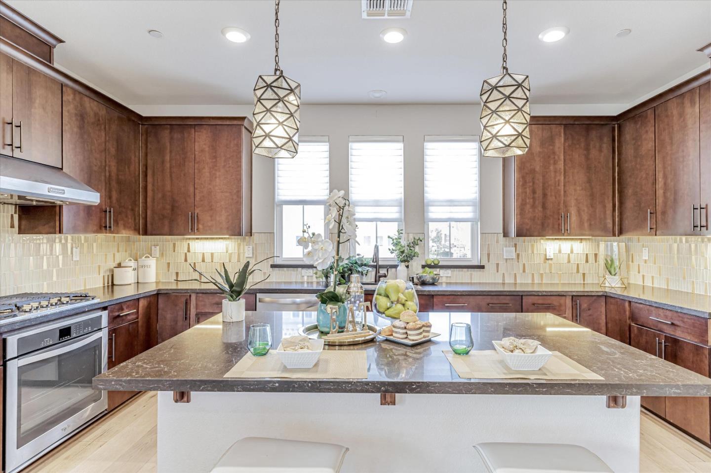 Detail Gallery Image 10 of 33 For 18018 Monterey St, Morgan Hill,  CA 95037 - 4 Beds | 3/1 Baths