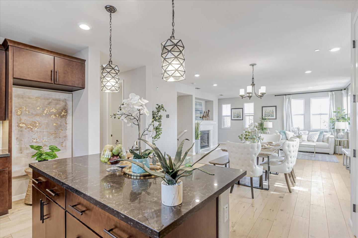 Detail Gallery Image 11 of 33 For 18018 Monterey St, Morgan Hill,  CA 95037 - 4 Beds | 3/1 Baths