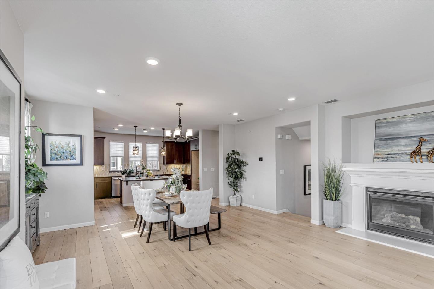Detail Gallery Image 13 of 33 For 18018 Monterey St, Morgan Hill,  CA 95037 - 4 Beds | 3/1 Baths