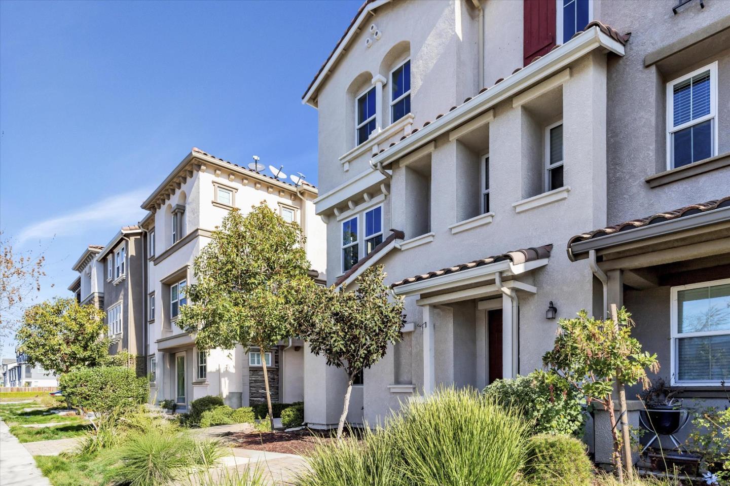 Detail Gallery Image 3 of 33 For 18018 Monterey St, Morgan Hill,  CA 95037 - 4 Beds | 3/1 Baths