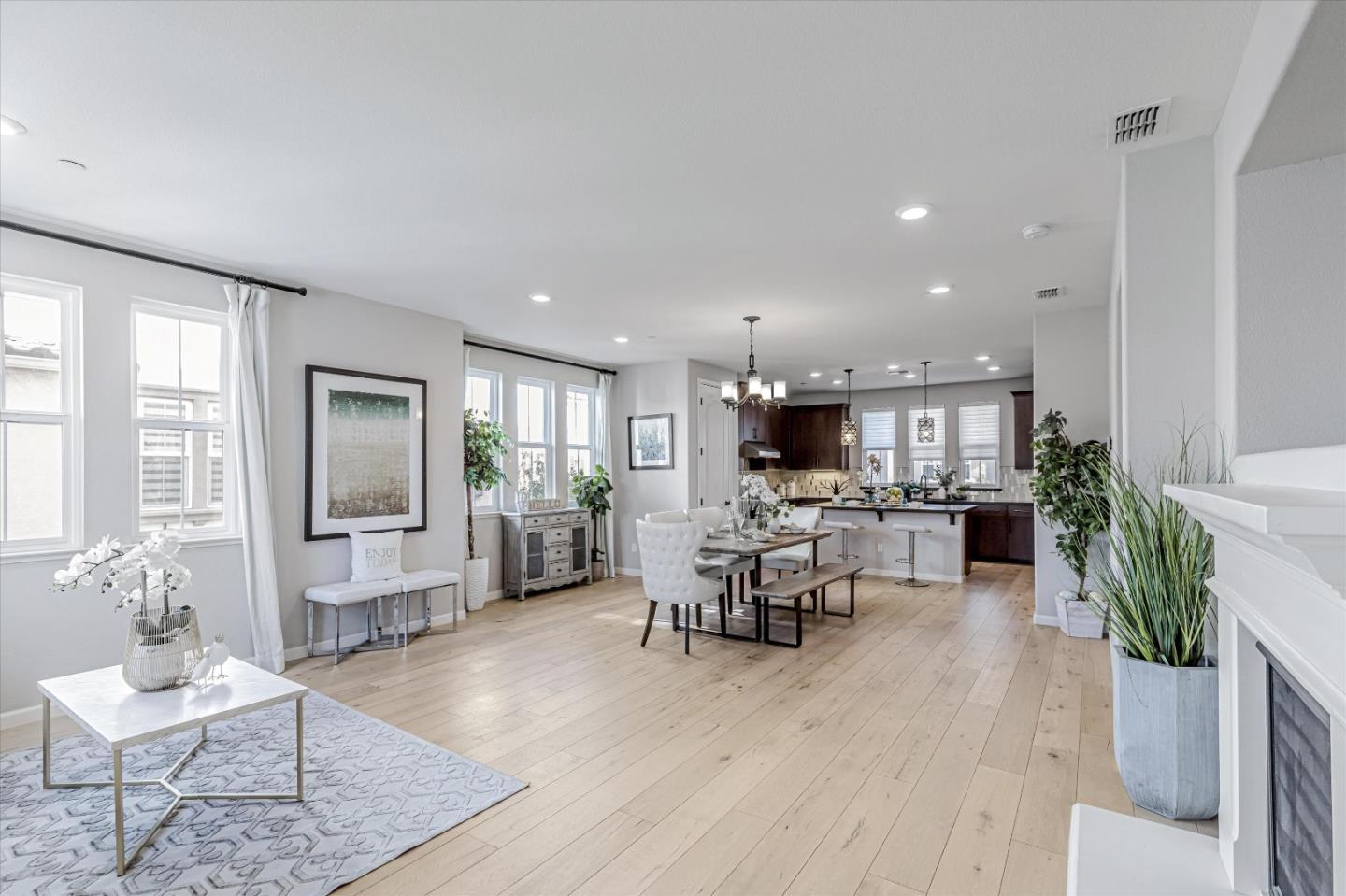 Detail Gallery Image 6 of 33 For 18018 Monterey St, Morgan Hill,  CA 95037 - 4 Beds | 3/1 Baths