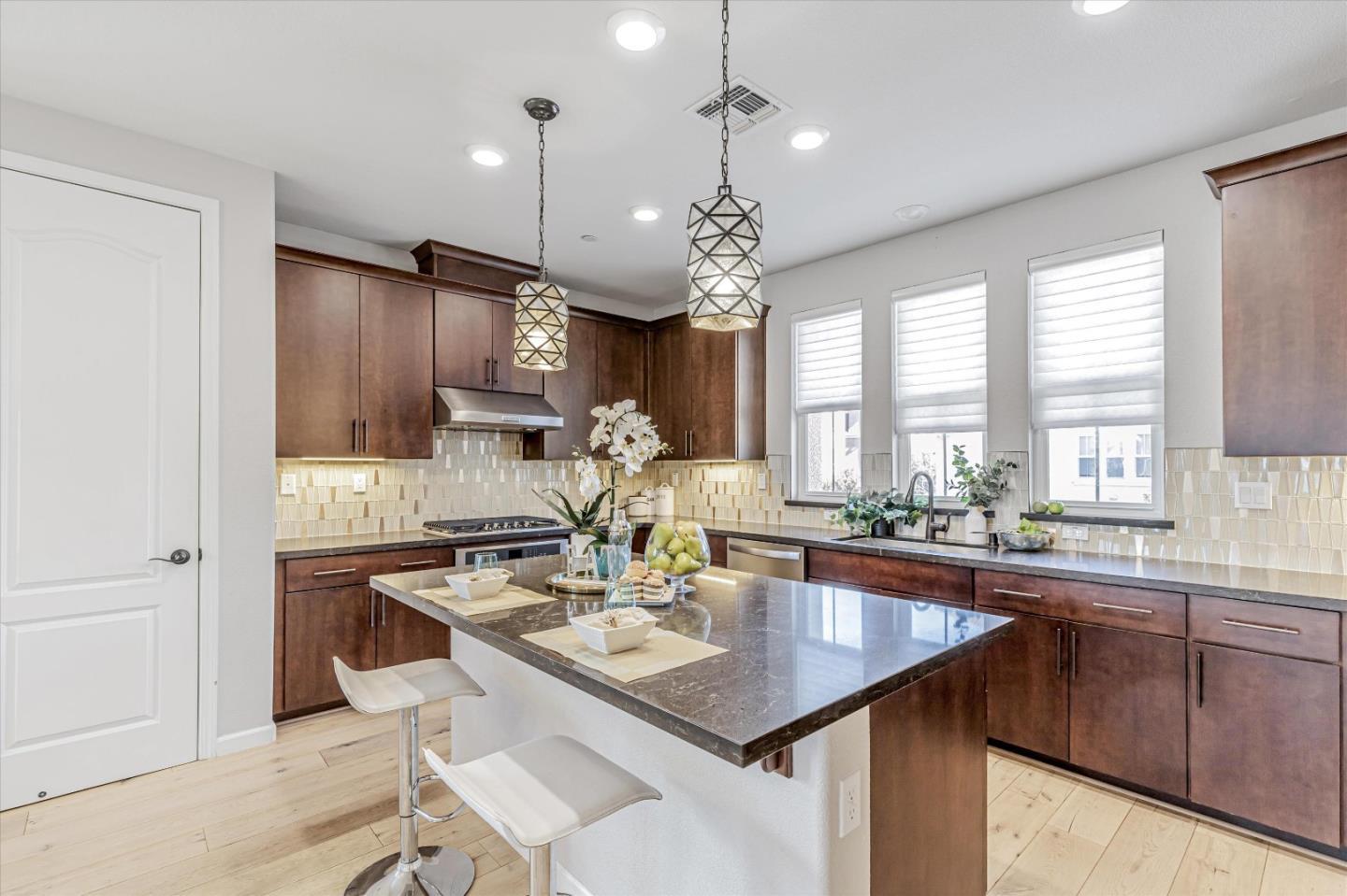 Detail Gallery Image 7 of 33 For 18018 Monterey St, Morgan Hill,  CA 95037 - 4 Beds | 3/1 Baths