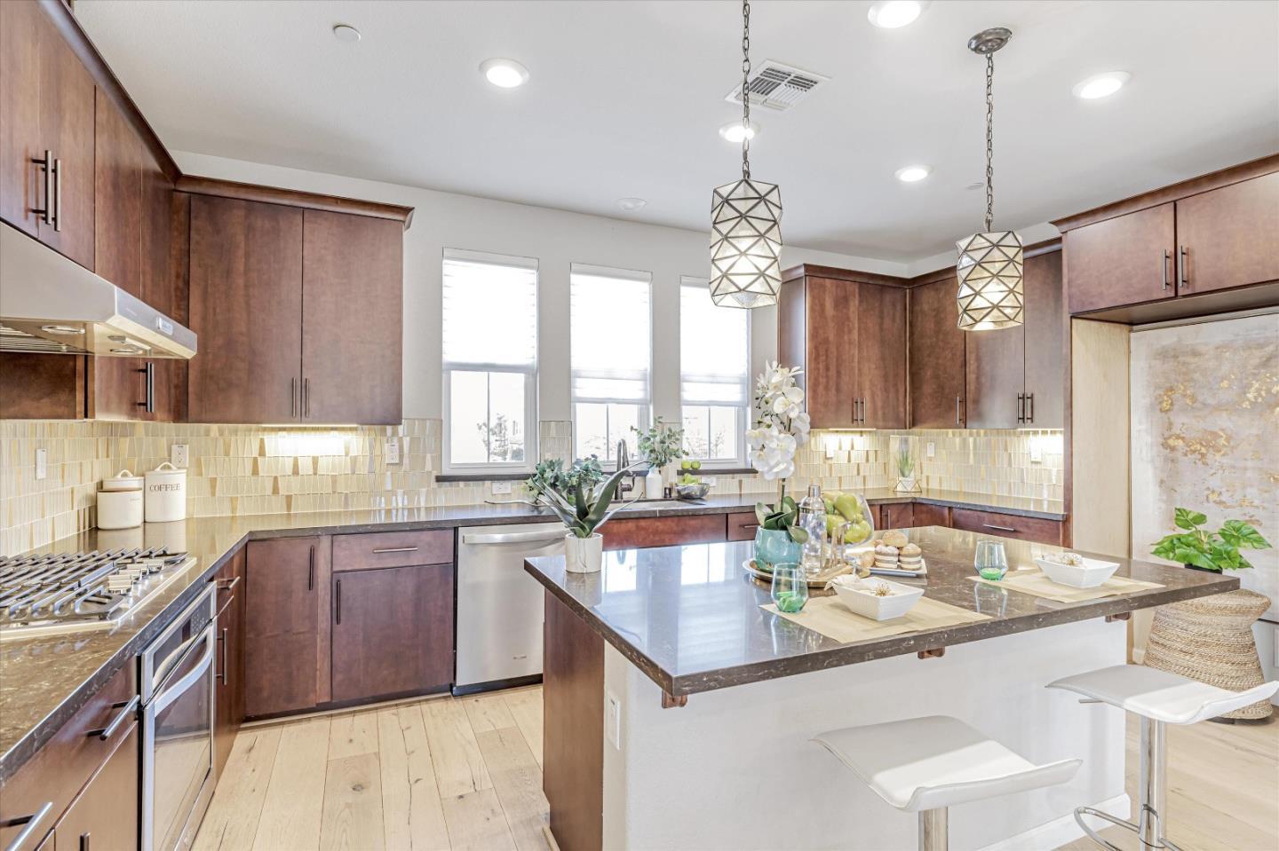 Detail Gallery Image 9 of 33 For 18018 Monterey St, Morgan Hill,  CA 95037 - 4 Beds | 3/1 Baths