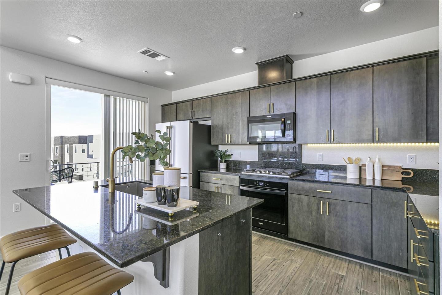 Detail Gallery Image 10 of 32 For 202 Agustin Narvaez St #2,  San Jose,  CA 95136 - 2 Beds | 2 Baths