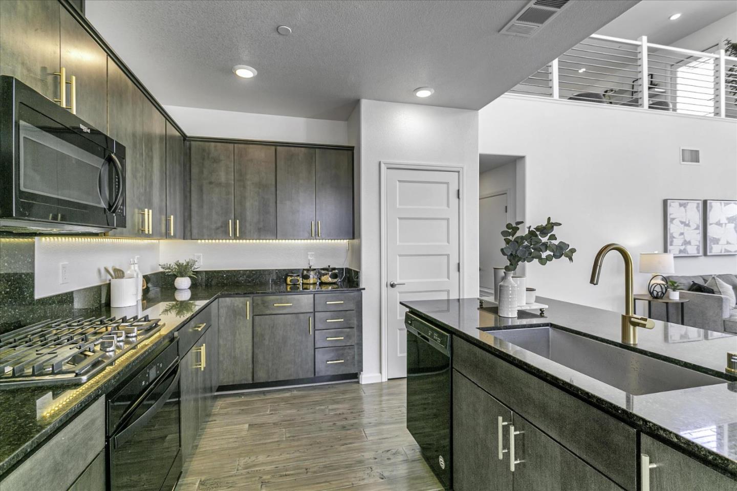 Detail Gallery Image 11 of 32 For 202 Agustin Narvaez St #2,  San Jose,  CA 95136 - 2 Beds | 2 Baths