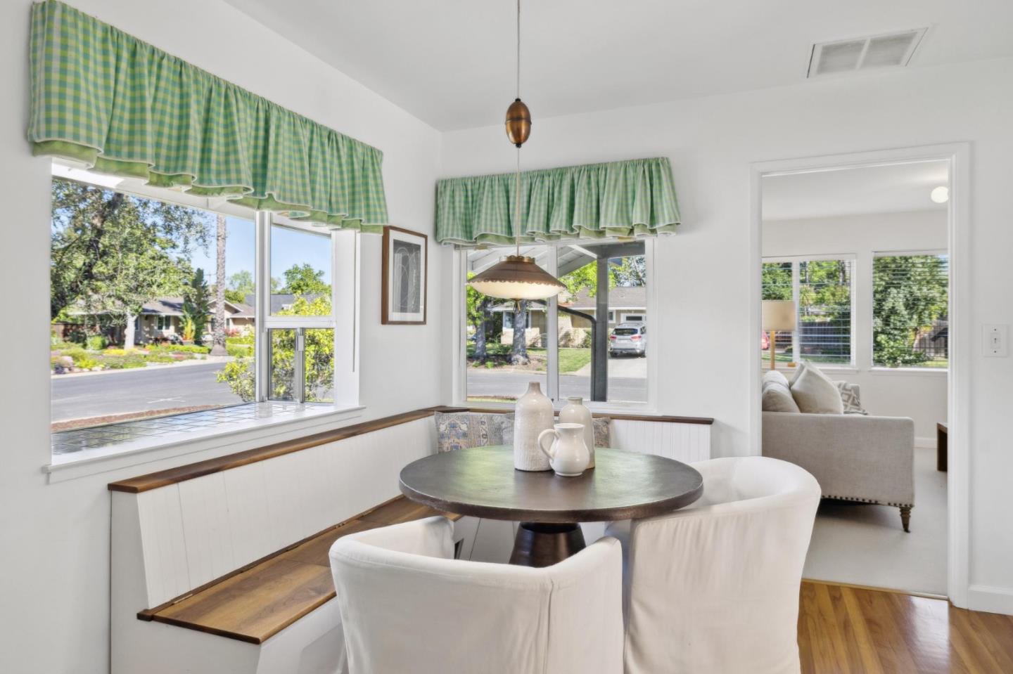 Detail Gallery Image 12 of 25 For 18836 Westview Dr, Saratoga,  CA 95070 - 4 Beds | 2/1 Baths