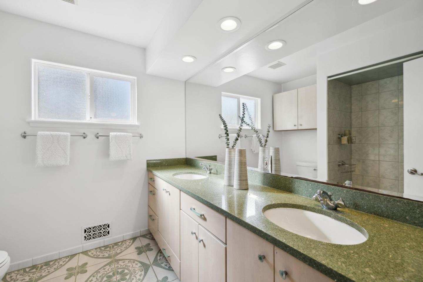 Detail Gallery Image 19 of 25 For 18836 Westview Dr, Saratoga,  CA 95070 - 4 Beds | 2/1 Baths