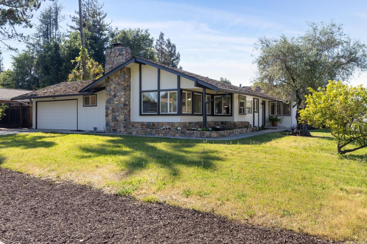 Detail Gallery Image 2 of 25 For 18836 Westview Dr, Saratoga,  CA 95070 - 4 Beds | 2/1 Baths