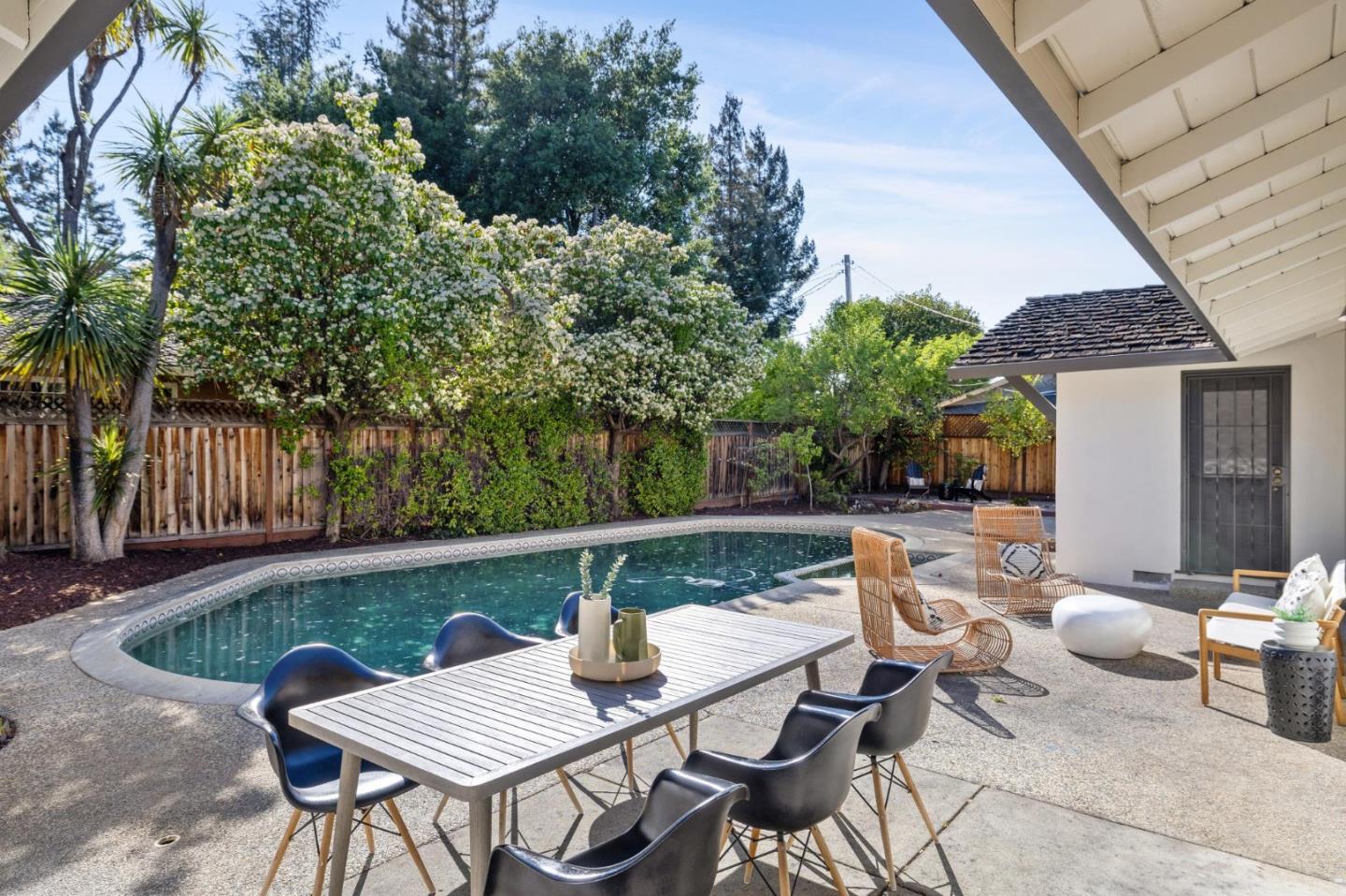 Detail Gallery Image 22 of 25 For 18836 Westview Dr, Saratoga,  CA 95070 - 4 Beds | 2/1 Baths
