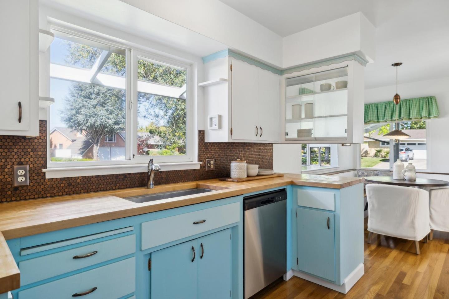 Detail Gallery Image 8 of 25 For 18836 Westview Dr, Saratoga,  CA 95070 - 4 Beds | 2/1 Baths