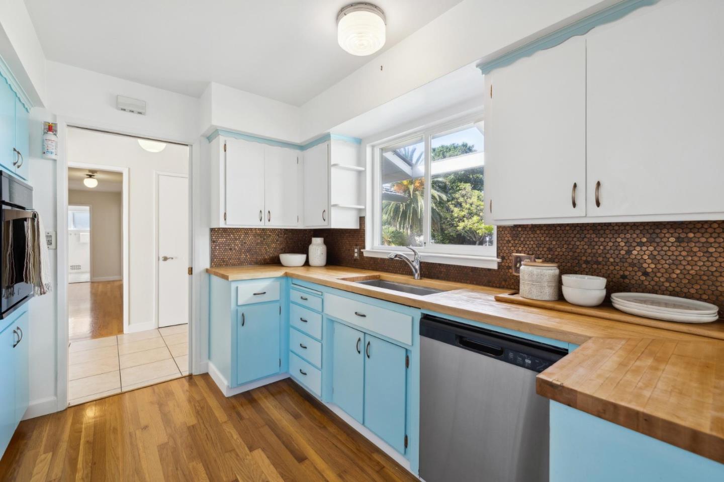 Detail Gallery Image 9 of 25 For 18836 Westview Dr, Saratoga,  CA 95070 - 4 Beds | 2/1 Baths