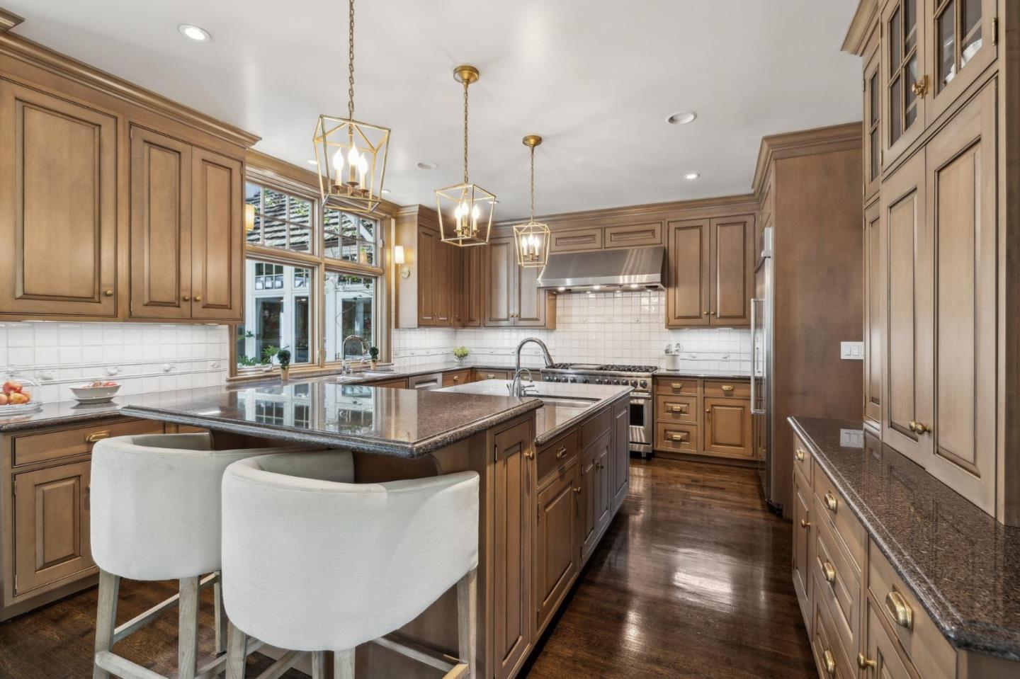 Detail Gallery Image 10 of 67 For 1585 Edgewood Dr, Palo Alto,  CA 94303 - 6 Beds | 6/1 Baths