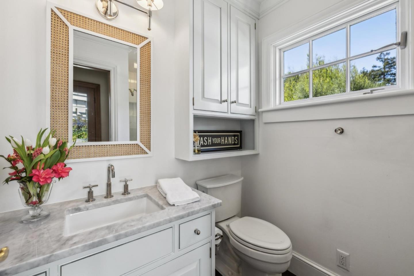 Detail Gallery Image 23 of 67 For 1585 Edgewood Dr, Palo Alto,  CA 94303 - 6 Beds | 6/1 Baths