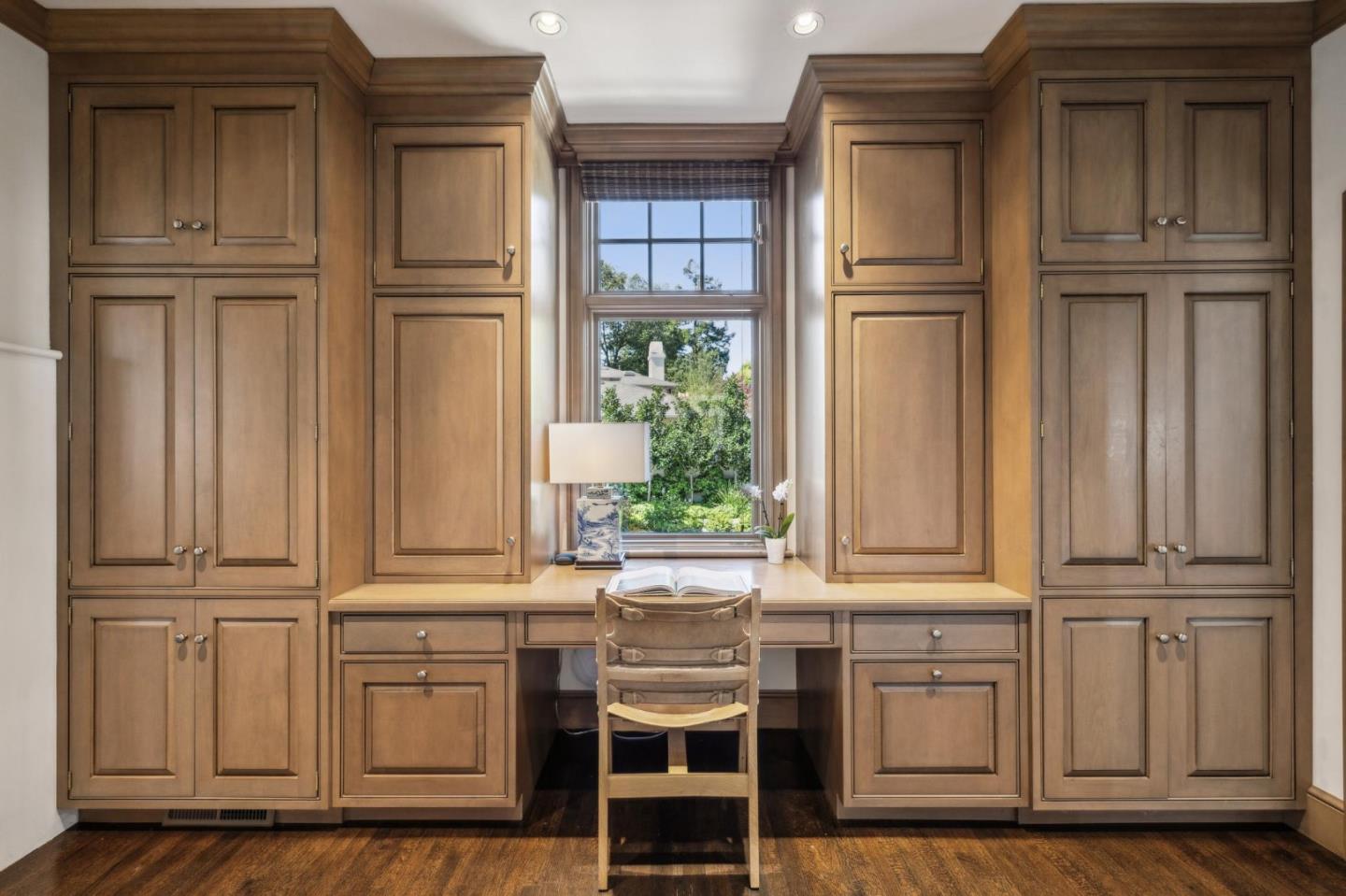 Detail Gallery Image 25 of 67 For 1585 Edgewood Dr, Palo Alto,  CA 94303 - 6 Beds | 6/1 Baths