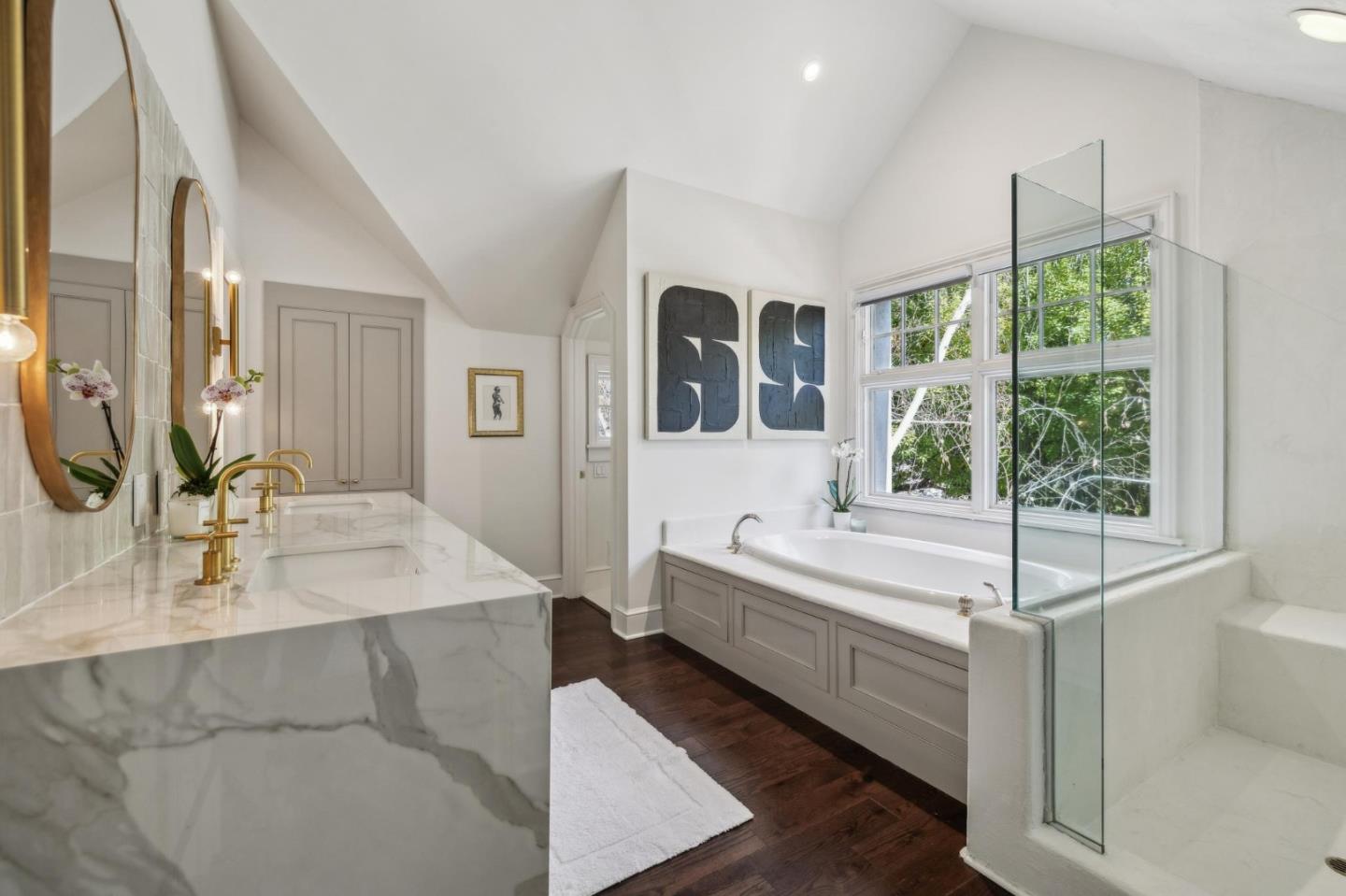 Detail Gallery Image 29 of 67 For 1585 Edgewood Dr, Palo Alto,  CA 94303 - 6 Beds | 6/1 Baths