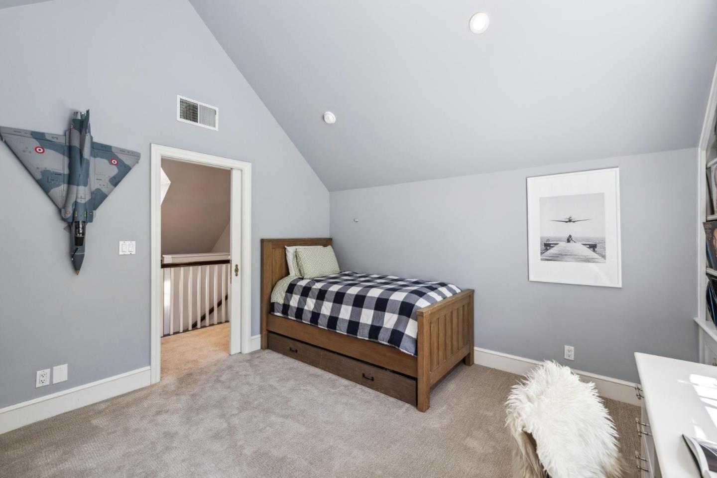 Detail Gallery Image 32 of 67 For 1585 Edgewood Dr, Palo Alto,  CA 94303 - 6 Beds | 6/1 Baths