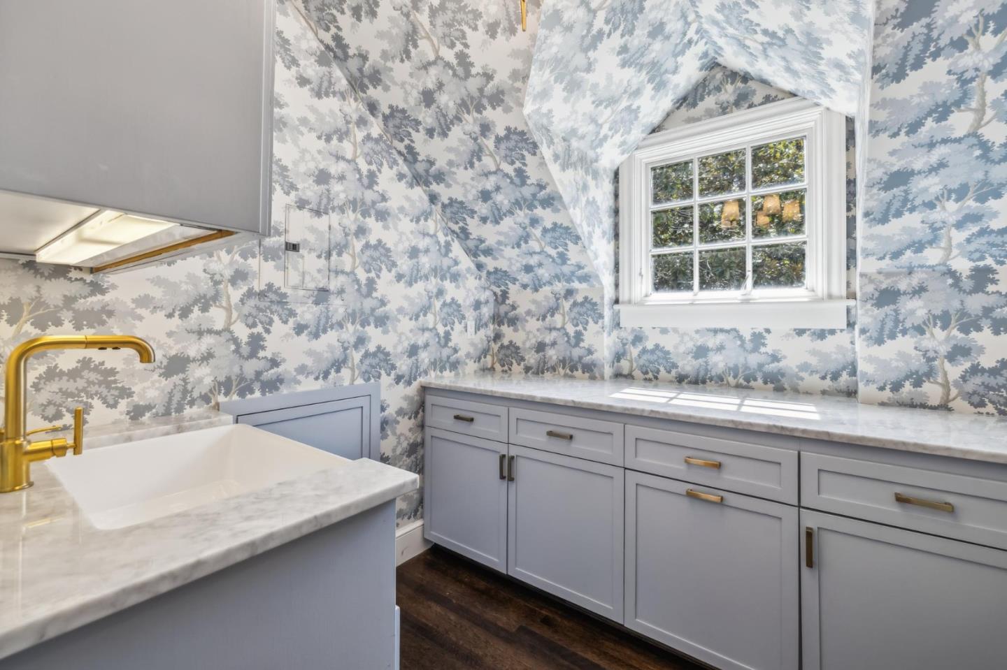 Detail Gallery Image 44 of 67 For 1585 Edgewood Dr, Palo Alto,  CA 94303 - 6 Beds | 6/1 Baths