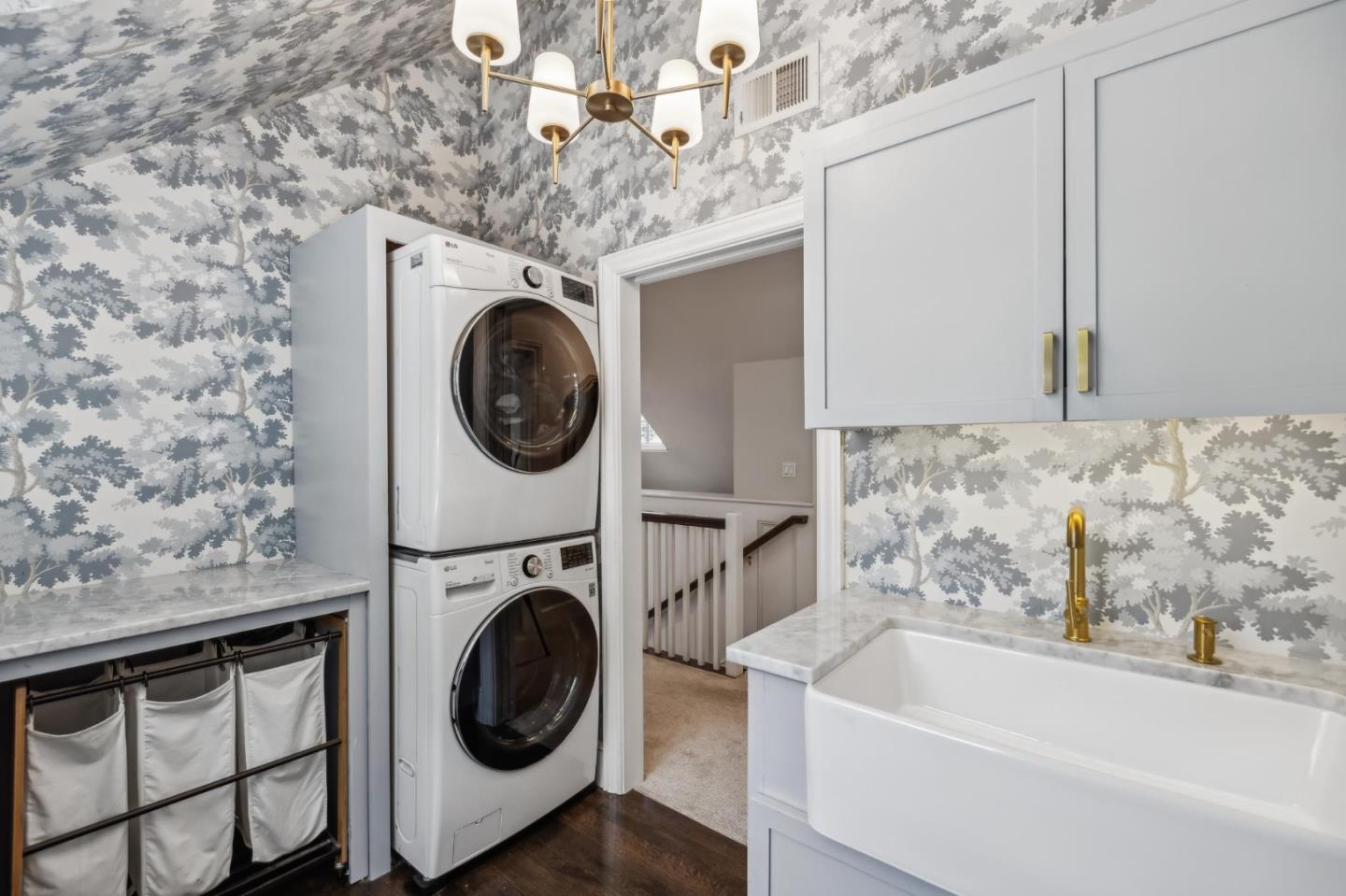 Detail Gallery Image 45 of 67 For 1585 Edgewood Dr, Palo Alto,  CA 94303 - 6 Beds | 6/1 Baths