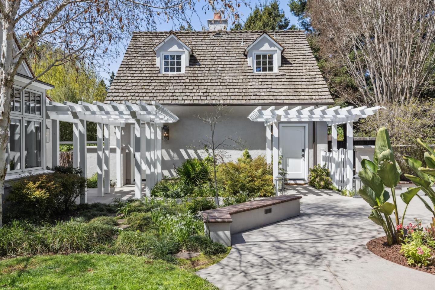 Detail Gallery Image 53 of 67 For 1585 Edgewood Dr, Palo Alto,  CA 94303 - 6 Beds | 6/1 Baths