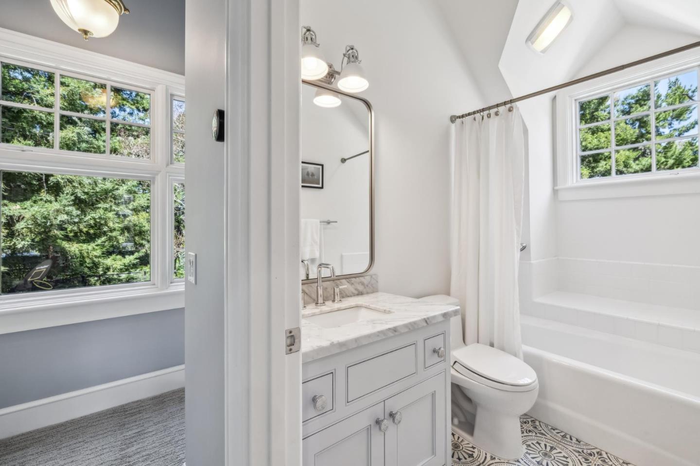Detail Gallery Image 57 of 67 For 1585 Edgewood Dr, Palo Alto,  CA 94303 - 6 Beds | 6/1 Baths