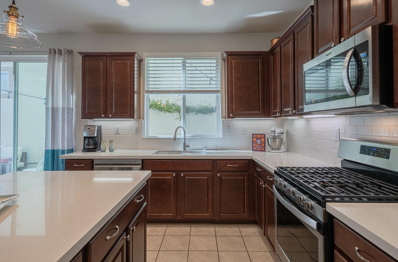 Detail Gallery Image 8 of 35 For 16714 Pickett Ln, East Garrison,  CA 93933 - 3 Beds | 2/1 Baths