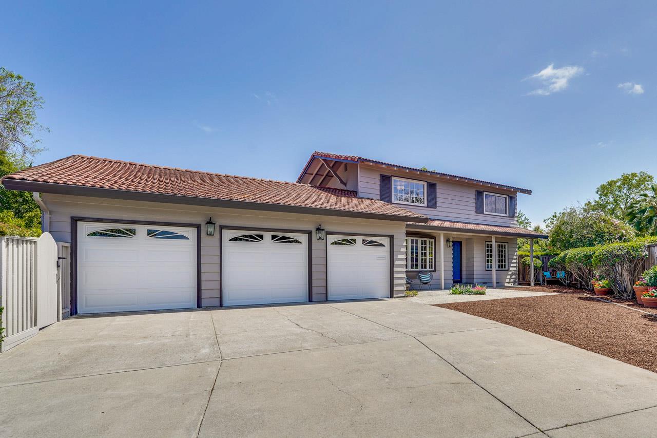 Detail Gallery Image 2 of 51 For 592 Torland Ct, Sunnyvale,  CA 94087 - 5 Beds | 3/1 Baths
