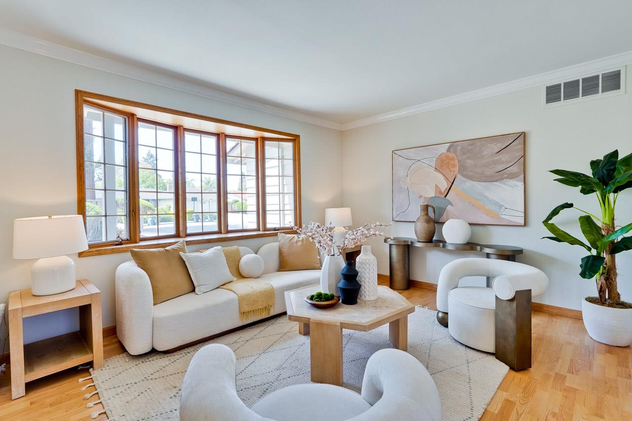 Detail Gallery Image 4 of 51 For 592 Torland Ct, Sunnyvale,  CA 94087 - 5 Beds | 3/1 Baths