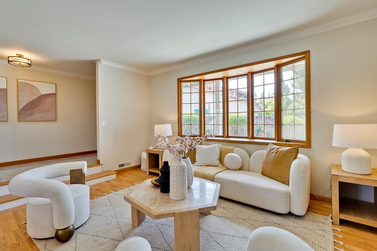 Detail Gallery Image 5 of 51 For 592 Torland Ct, Sunnyvale,  CA 94087 - 5 Beds | 3/1 Baths
