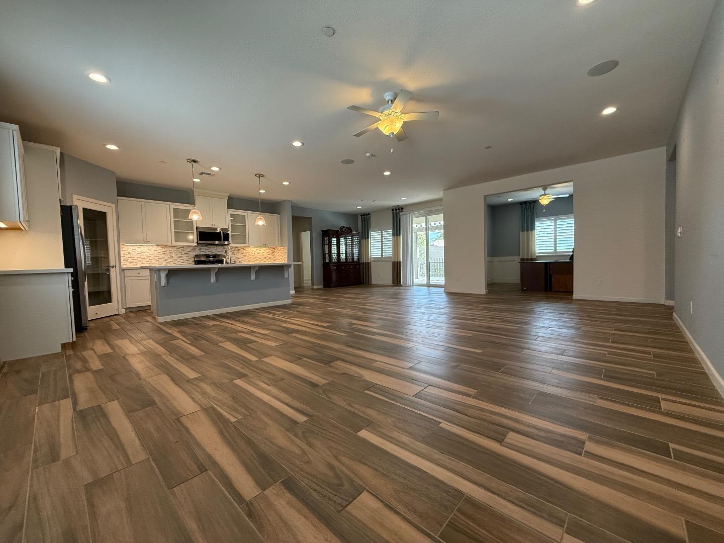 Detail Gallery Image 4 of 15 For 830 Auction St, Los Banos,  CA 93635 - 3 Beds | 2 Baths