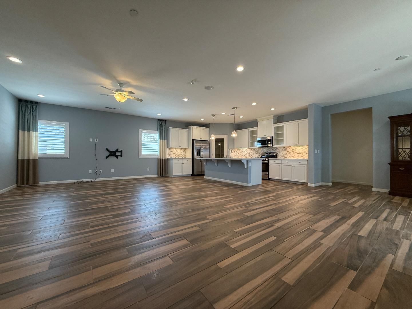 Detail Gallery Image 6 of 15 For 830 Auction St, Los Banos,  CA 93635 - 3 Beds | 2 Baths