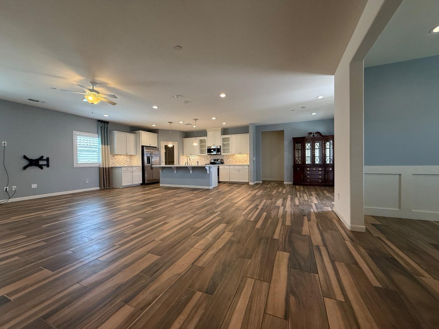 Detail Gallery Image 7 of 15 For 830 Auction St, Los Banos,  CA 93635 - 3 Beds | 2 Baths