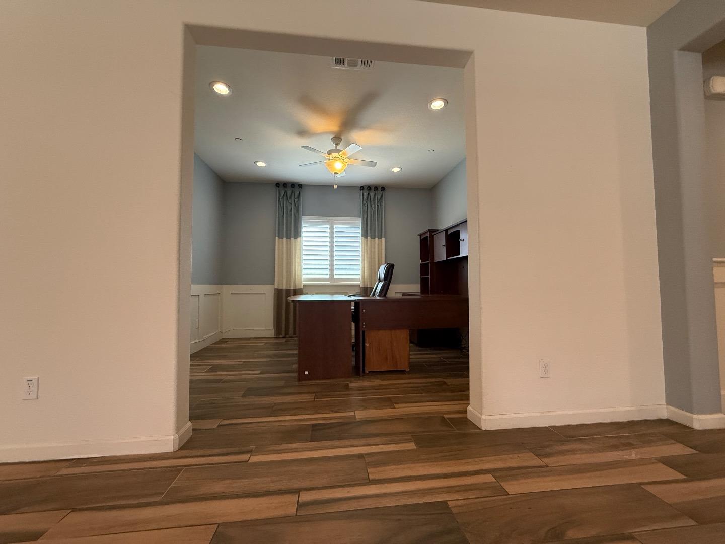 Detail Gallery Image 8 of 15 For 830 Auction St, Los Banos,  CA 93635 - 3 Beds | 2 Baths