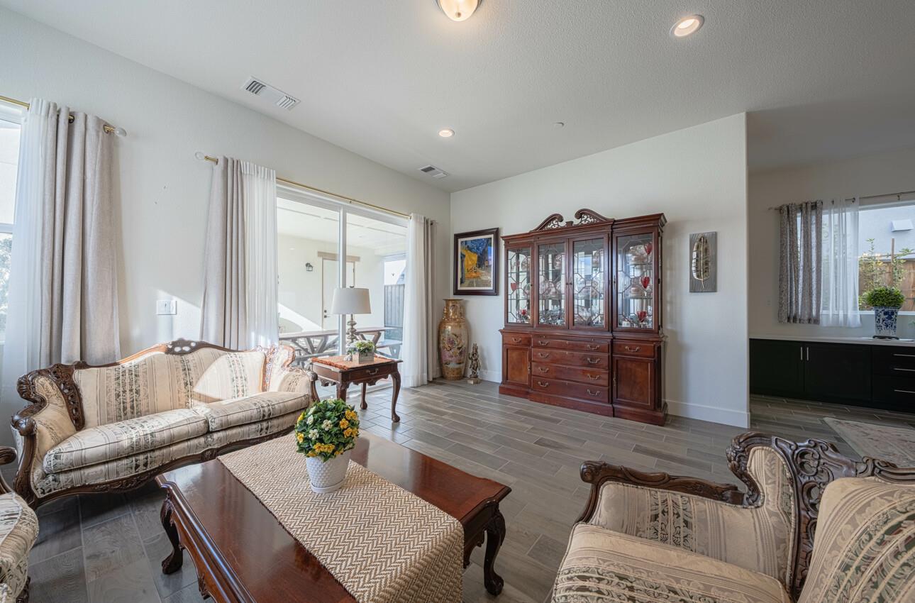 Detail Gallery Image 14 of 44 For 477 Marina Heights Dr, Marina,  CA 93933 - 4 Beds | 2/1 Baths