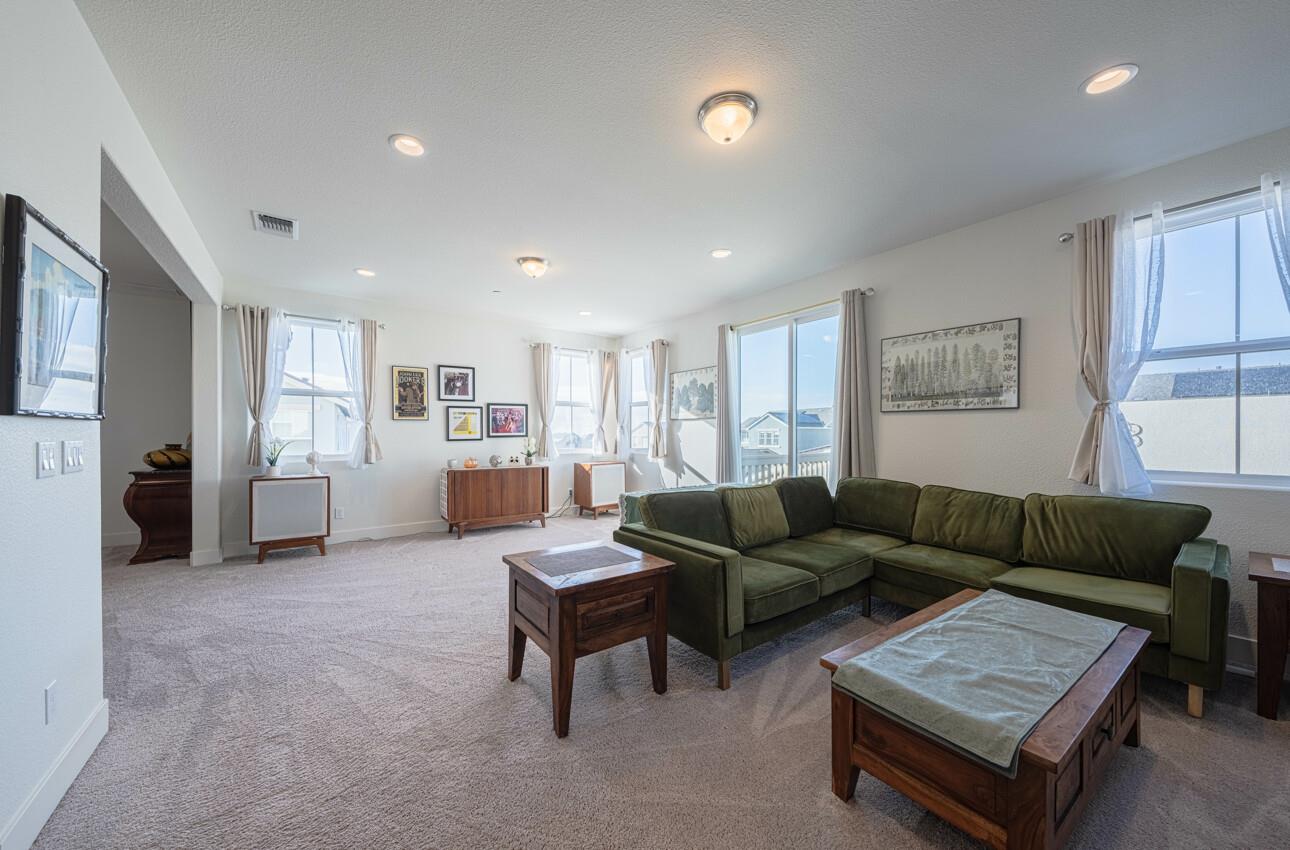 Detail Gallery Image 29 of 44 For 477 Marina Heights Dr, Marina,  CA 93933 - 4 Beds | 2/1 Baths