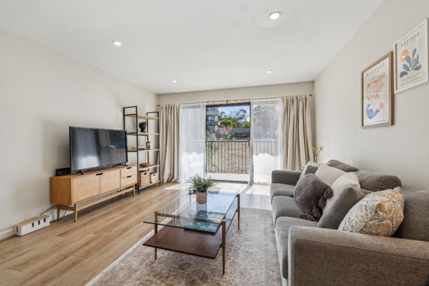 Detail Gallery Image 2 of 49 For 1550 Frontera Way #119,  Millbrae,  CA 94030 - 1 Beds | 1 Baths