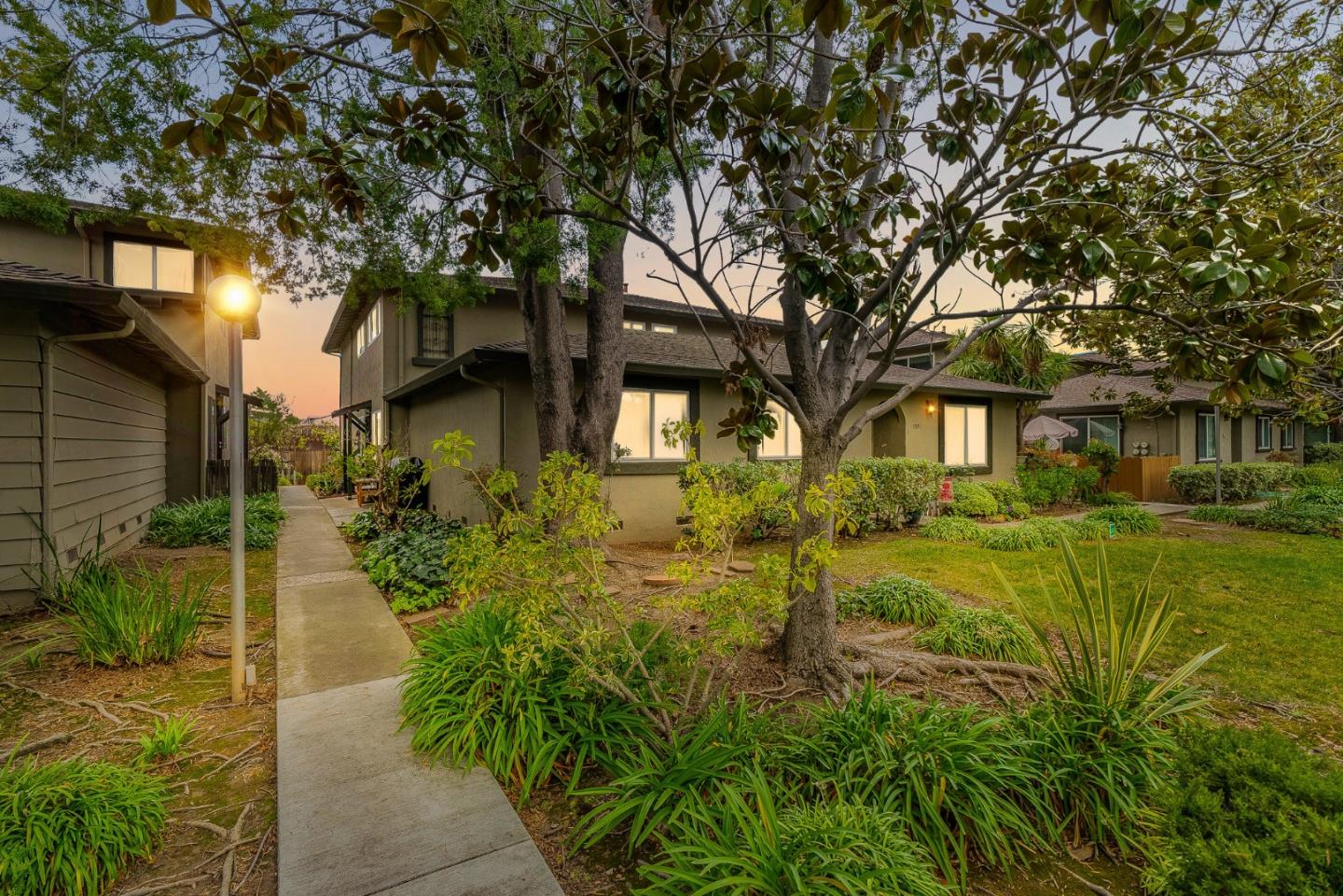 Detail Gallery Image 3 of 31 For 5891 El Zuparko Dr #3,  San Jose,  CA 95123 - 2 Beds | 1/1 Baths