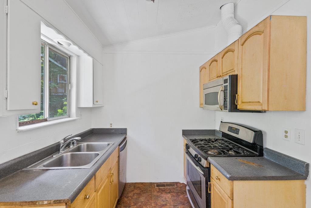 Detail Gallery Image 4 of 22 For 361 Acorn Dr, Boulder Creek,  CA 95006 - 2 Beds | 1 Baths