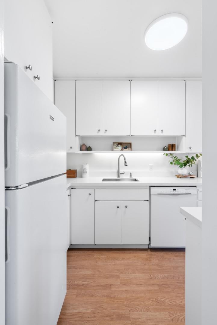 Detail Gallery Image 17 of 35 For 904 Peninsula Ave #409,  San Mateo,  CA 94401 - 1 Beds | 1 Baths