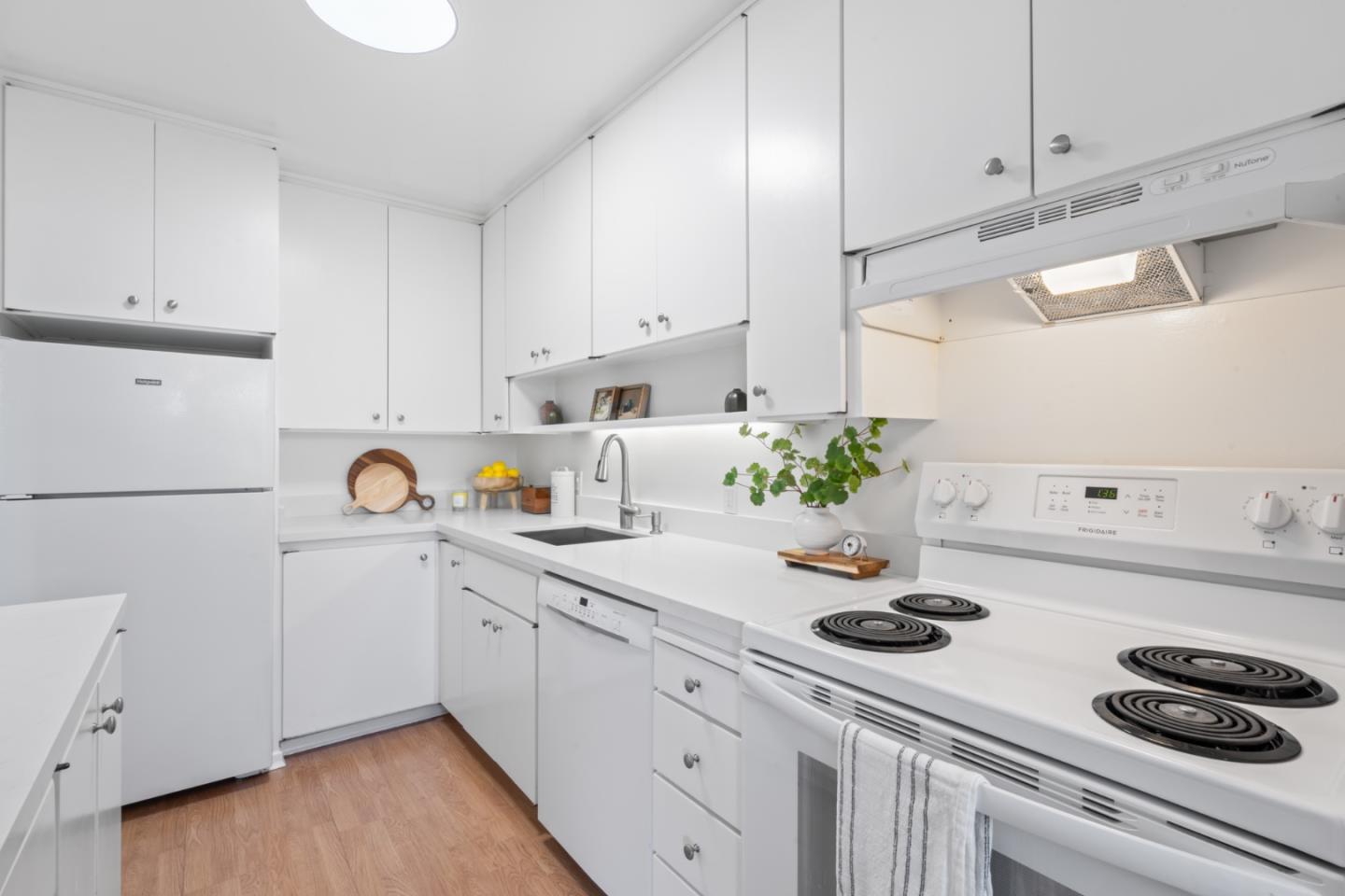 Detail Gallery Image 34 of 35 For 904 Peninsula Ave #409,  San Mateo,  CA 94401 - 1 Beds | 1 Baths