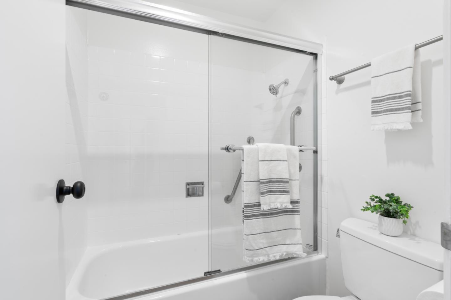 Detail Gallery Image 4 of 35 For 904 Peninsula Ave #409,  San Mateo,  CA 94401 - 1 Beds | 1 Baths
