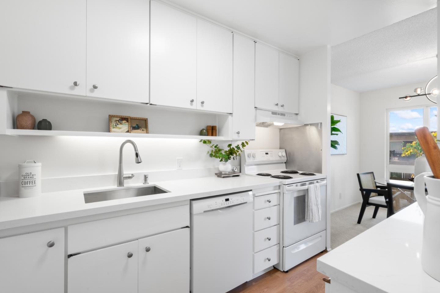 Detail Gallery Image 8 of 35 For 904 Peninsula Ave #409,  San Mateo,  CA 94401 - 1 Beds | 1 Baths